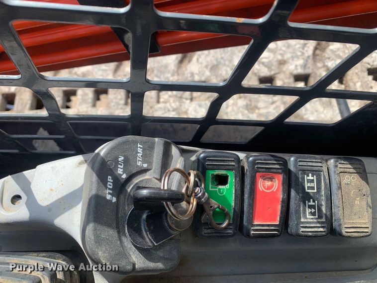 image for item MM9735 2014 Kubota SVL90-2  tracked skid steer loader