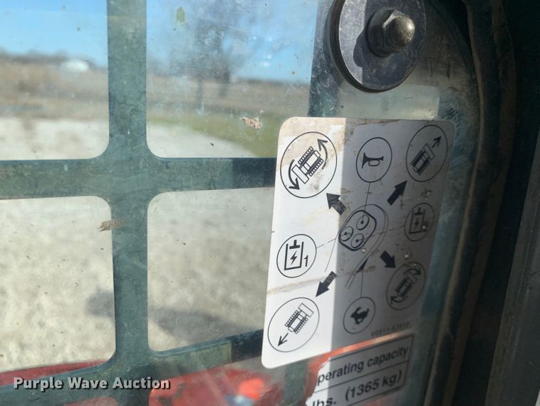 image for item MM9735 2014 Kubota SVL90-2  tracked skid steer loader