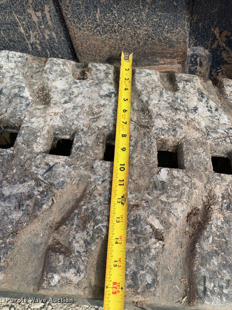 image for item MM9735 2014 Kubota SVL90-2  tracked skid steer loader