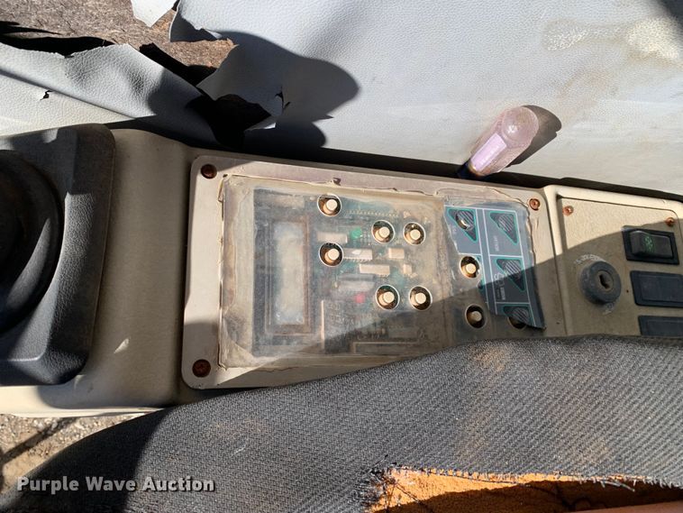 image for item MM9749 1998 Halla HE220LC  excavator