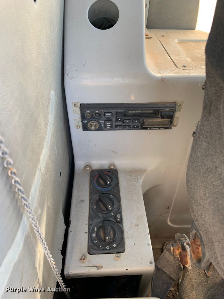 image for item MM9749 1998 Halla HE220LC  excavator