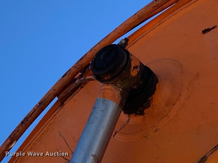 image for item MM9749 1998 Halla HE220LC  excavator