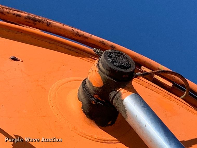 image for item MM9749 1998 Halla HE220LC  excavator