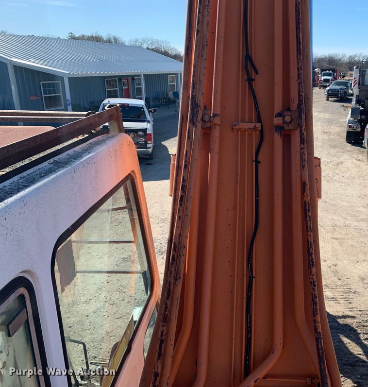 image for item MM9749 1998 Halla HE220LC  excavator