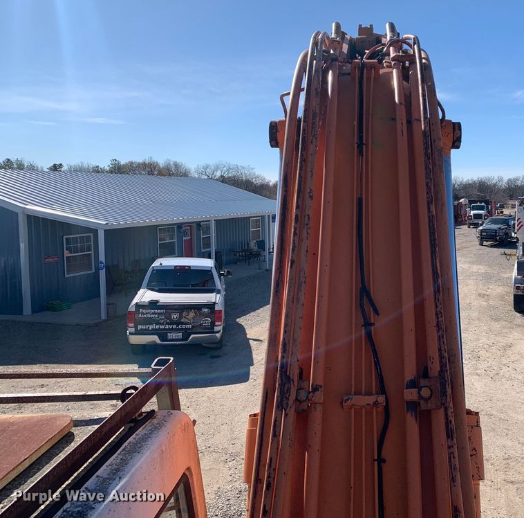 image for item MM9749 1998 Halla HE220LC  excavator