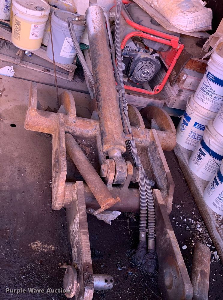 image for item MM9749 1998 Halla HE220LC  excavator