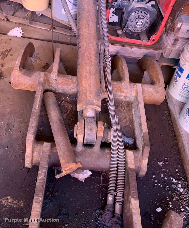 image for item MM9749 1998 Halla HE220LC  excavator