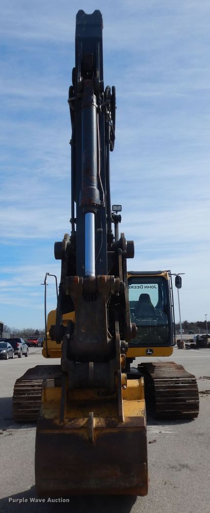 image for item DK7601 2011 John Deere 240DLC  excavator