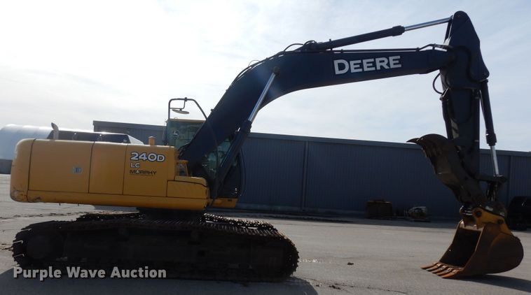 image for item DK7601 2011 John Deere 240DLC  excavator