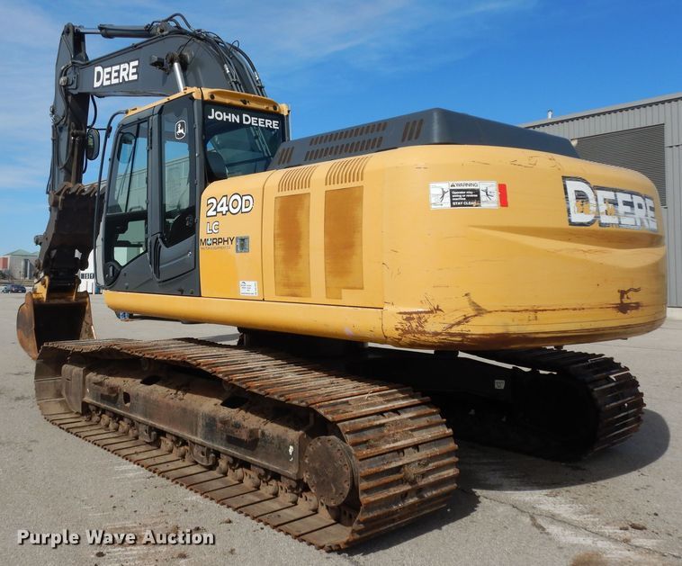 image for item DK7601 2011 John Deere 240DLC  excavator