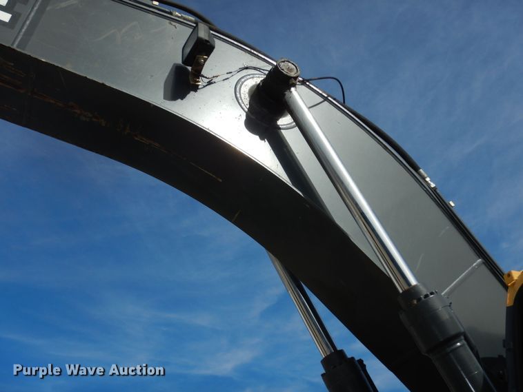 image for item DK7601 2011 John Deere 240DLC  excavator