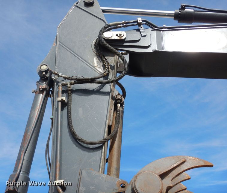 image for item DK7601 2011 John Deere 240DLC  excavator