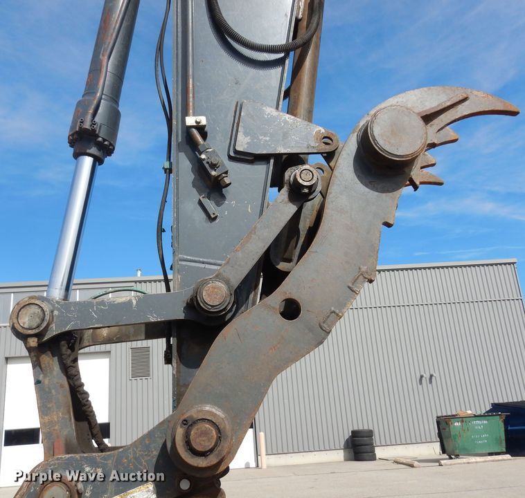 image for item DK7601 2011 John Deere 240DLC  excavator