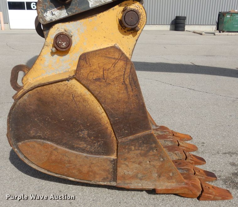 image for item DK7601 2011 John Deere 240DLC  excavator