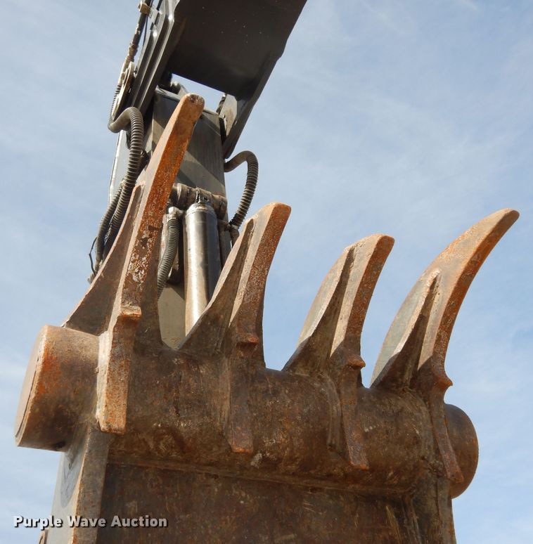 image for item DK7601 2011 John Deere 240DLC  excavator