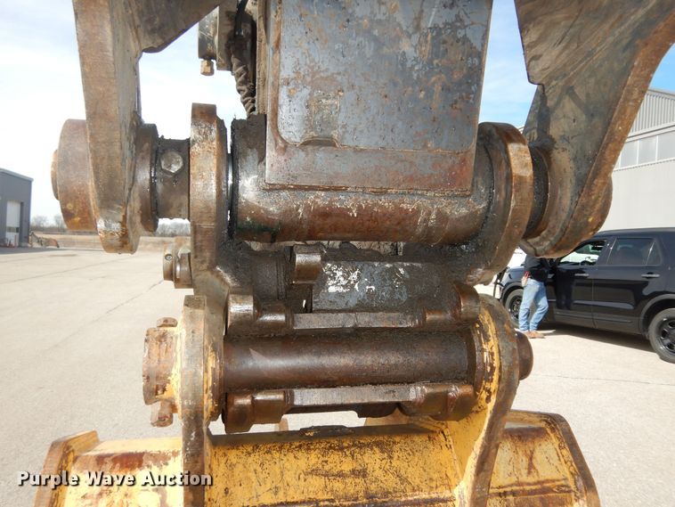 image for item DK7601 2011 John Deere 240DLC  excavator