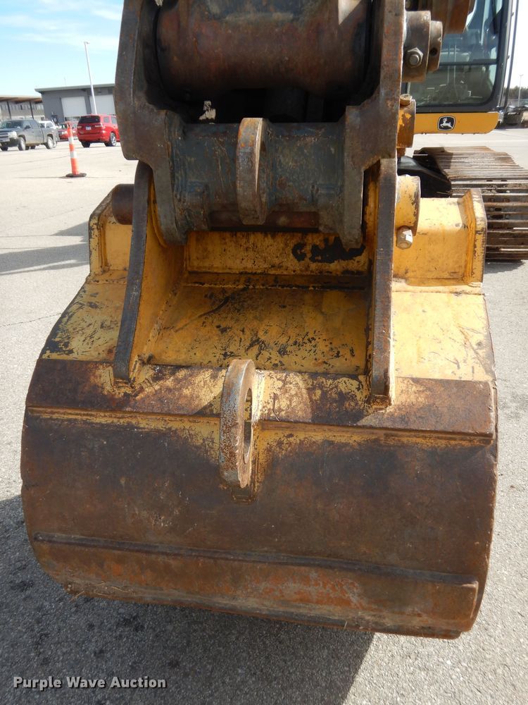 image for item DK7601 2011 John Deere 240DLC  excavator