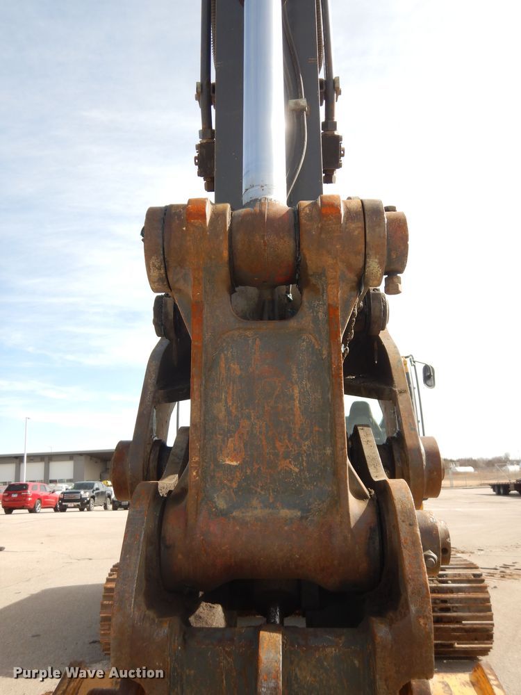 image for item DK7601 2011 John Deere 240DLC  excavator