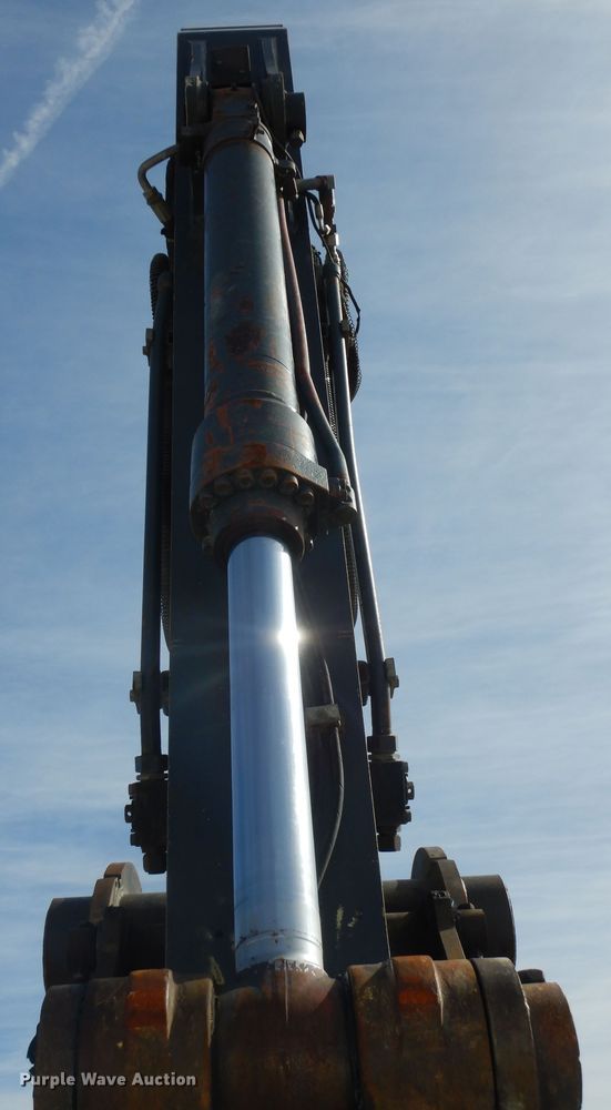 image for item DK7601 2011 John Deere 240DLC  excavator