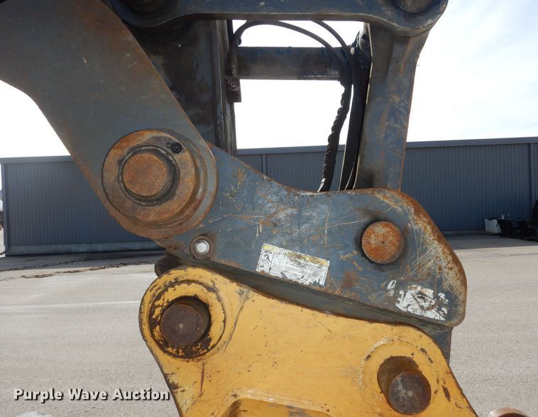 image for item DK7601 2011 John Deere 240DLC  excavator