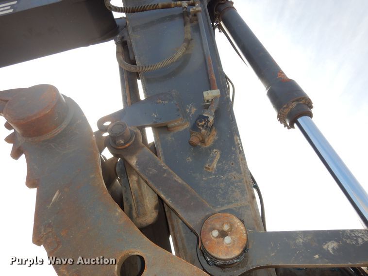 image for item DK7601 2011 John Deere 240DLC  excavator