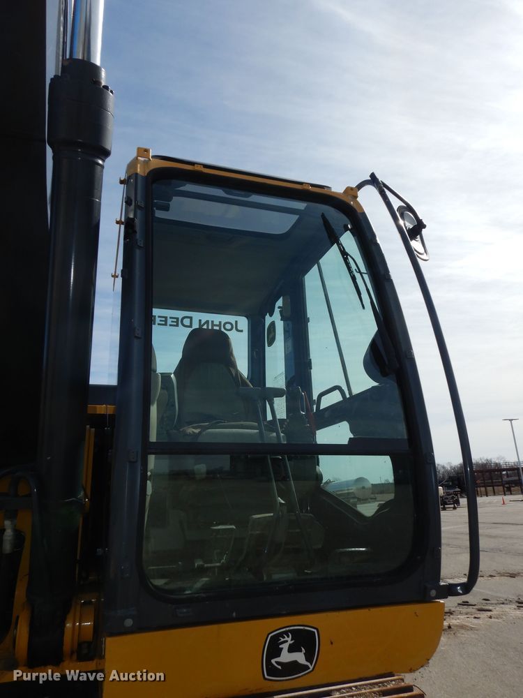 image for item DK7601 2011 John Deere 240DLC  excavator