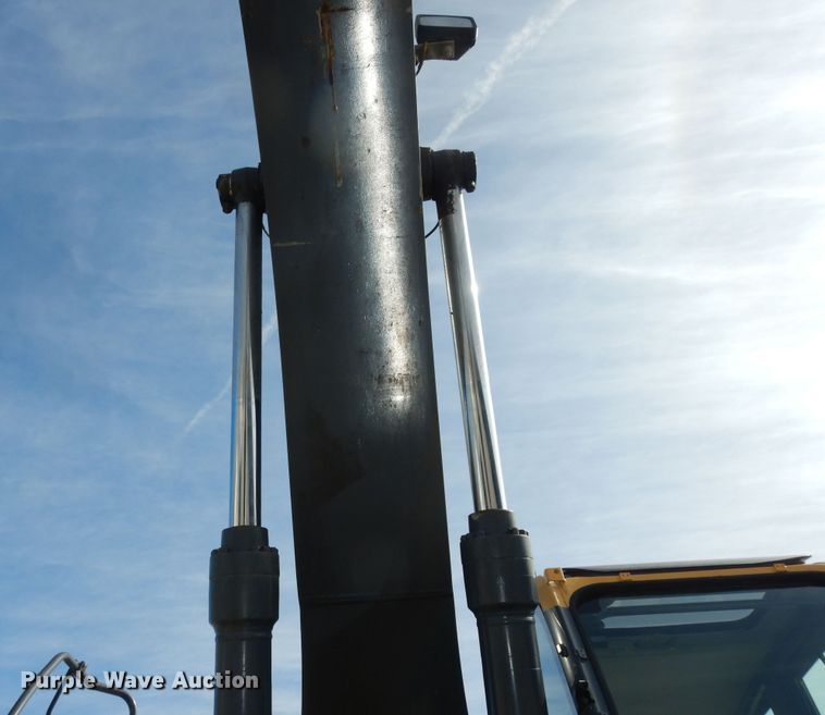 image for item DK7601 2011 John Deere 240DLC  excavator