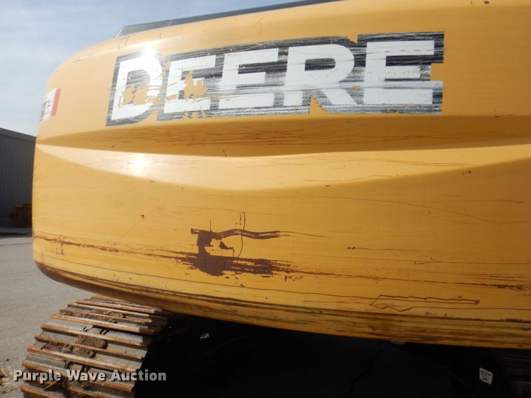 image for item DK7601 2011 John Deere 240DLC  excavator