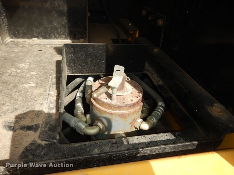 image for item DK7601 2011 John Deere 240DLC  excavator