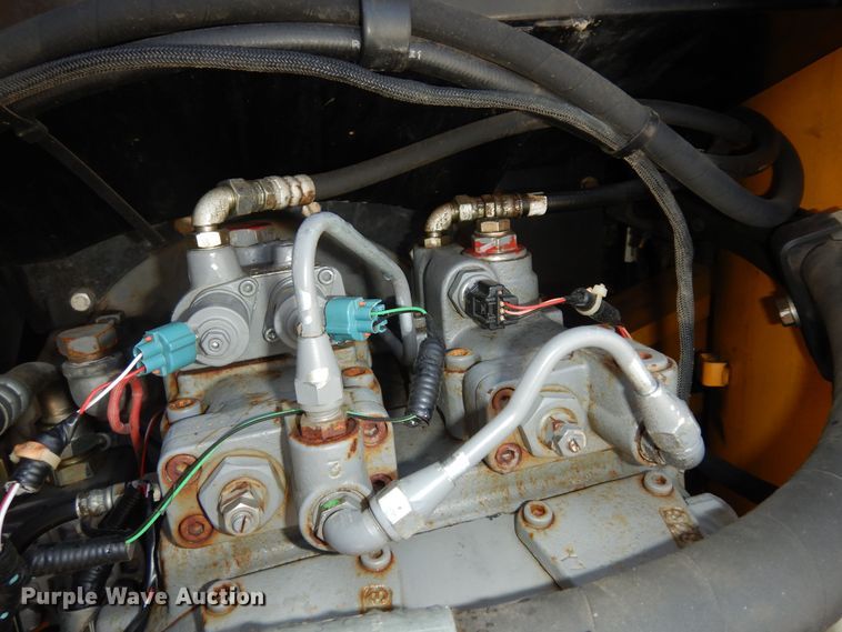 image for item DK7601 2011 John Deere 240DLC  excavator