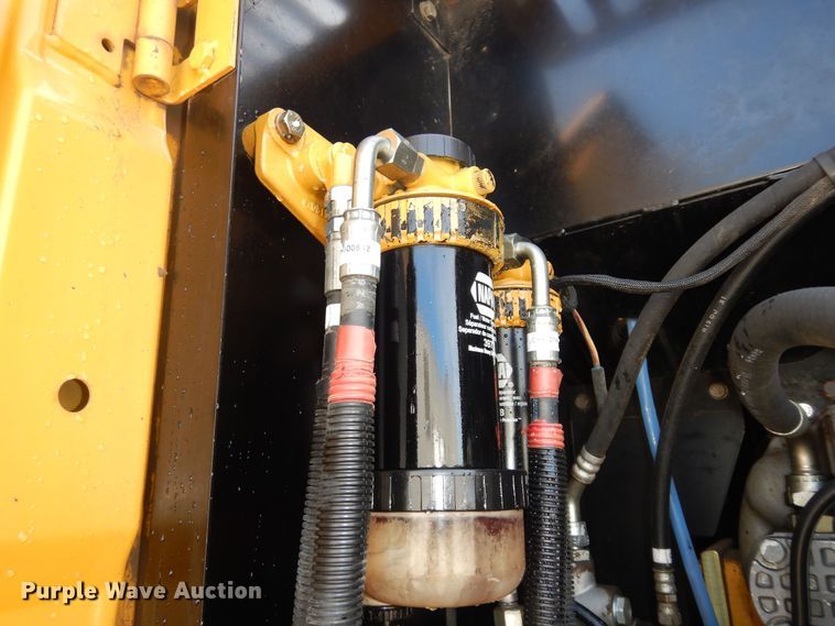 image for item DK7601 2011 John Deere 240DLC  excavator