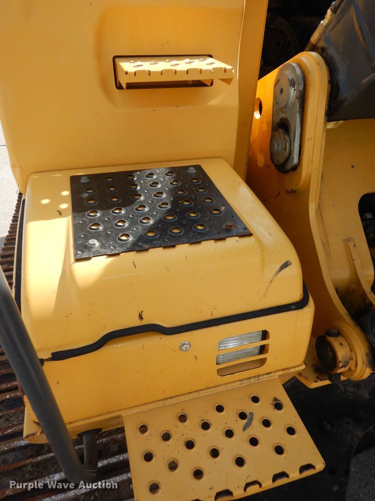 image for item DK7601 2011 John Deere 240DLC  excavator