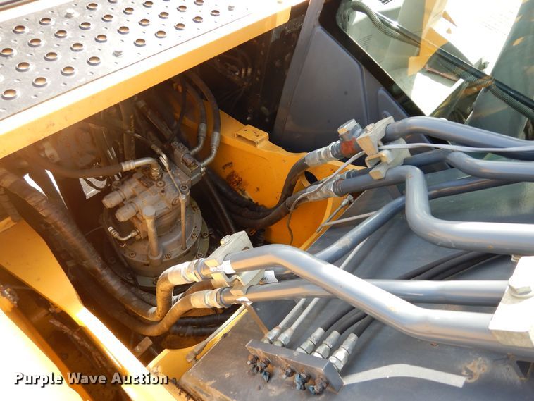 image for item DK7601 2011 John Deere 240DLC  excavator