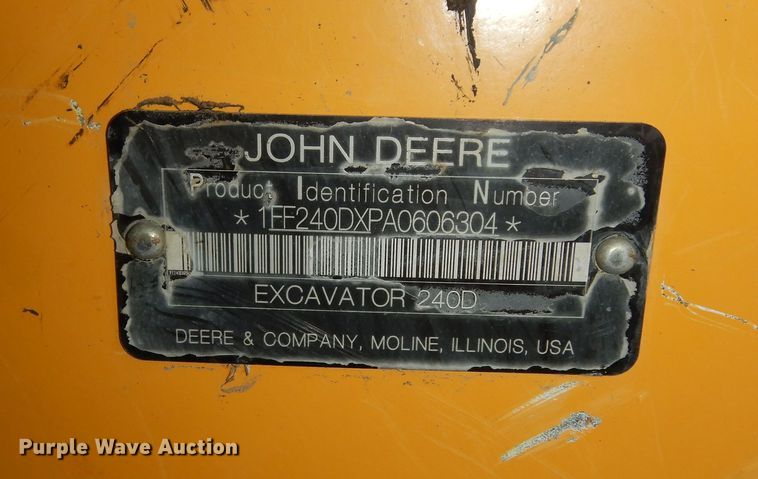 image for item DK7601 2011 John Deere 240DLC  excavator