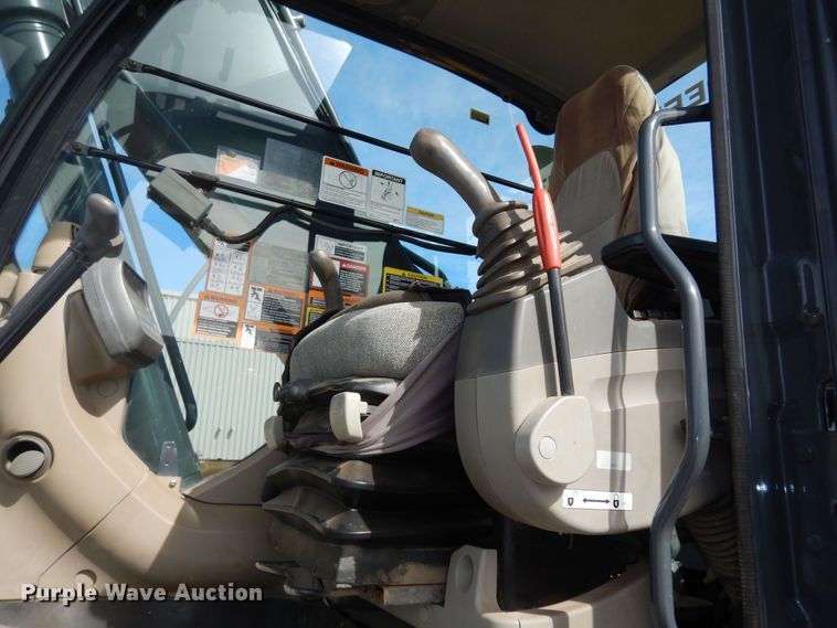 image for item DK7601 2011 John Deere 240DLC  excavator