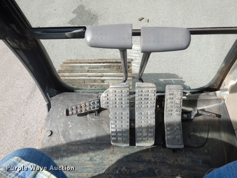 image for item DK7601 2011 John Deere 240DLC  excavator