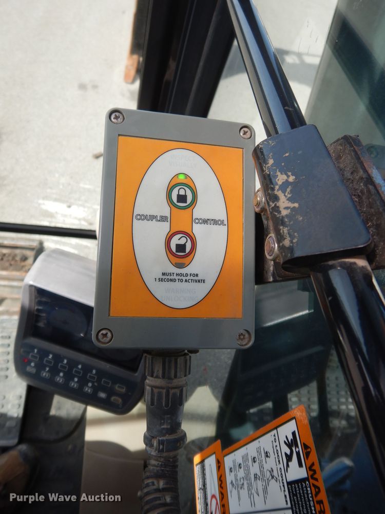 image for item DK7601 2011 John Deere 240DLC  excavator