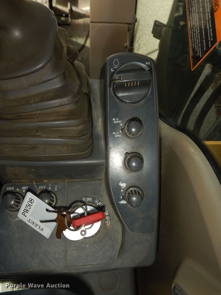 image for item DK7601 2011 John Deere 240DLC  excavator