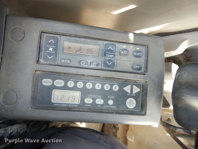 image for item DK7601 2011 John Deere 240DLC  excavator