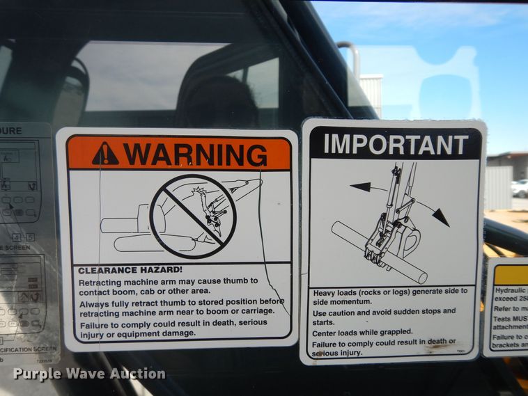 image for item DK7601 2011 John Deere 240DLC  excavator