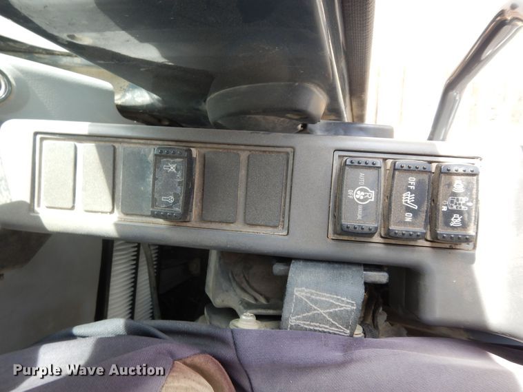 image for item DK7601 2011 John Deere 240DLC  excavator