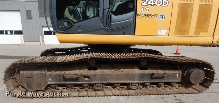 image for item DK7601 2011 John Deere 240DLC  excavator