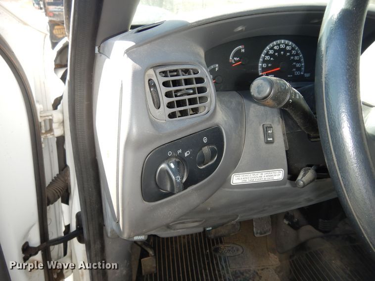 image for item DK7611 2001 Ford F150 XL  pickup truck