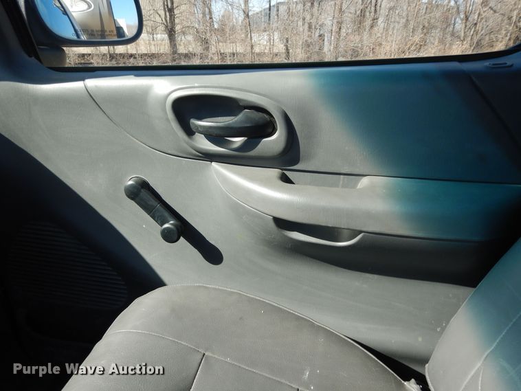 image for item DK7611 2001 Ford F150 XL  pickup truck