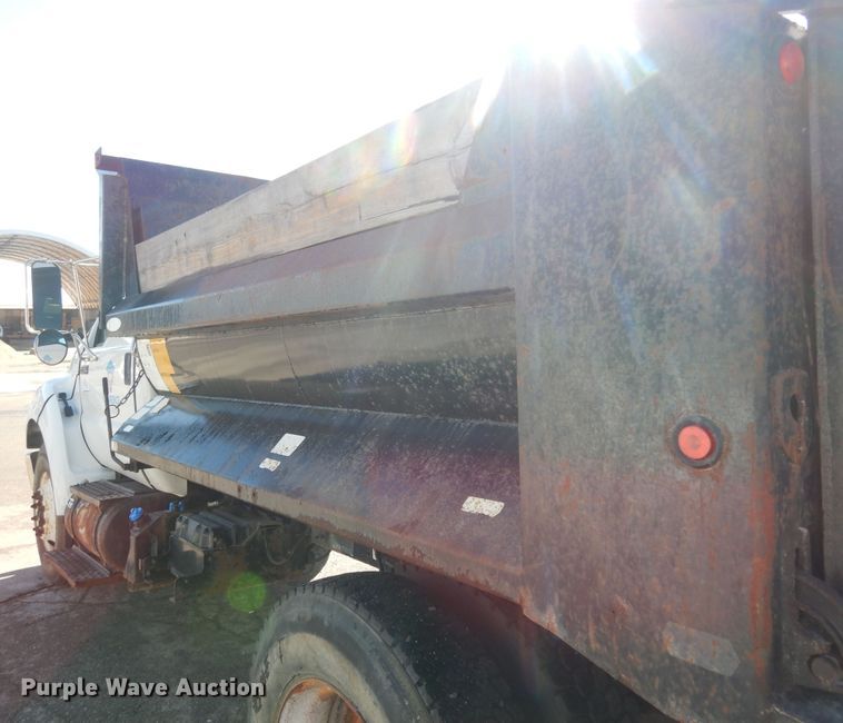 image for item DK7620 2011 Ford F750 Super Duty  dump truck