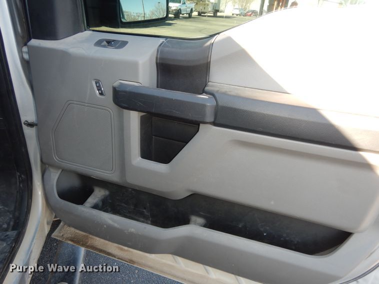 image for item DK7621 2016 Ford F150 XLT  SuperCrew pickup truck