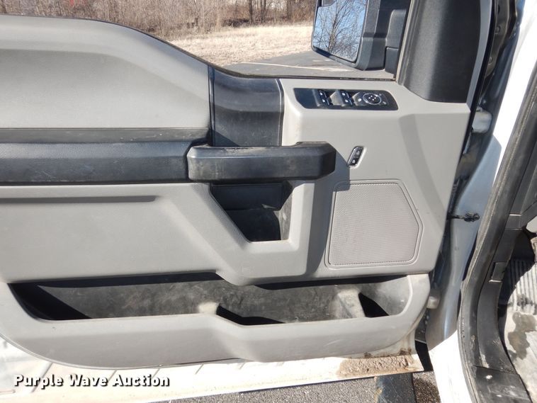 image for item DK7621 2016 Ford F150 XLT  SuperCrew pickup truck