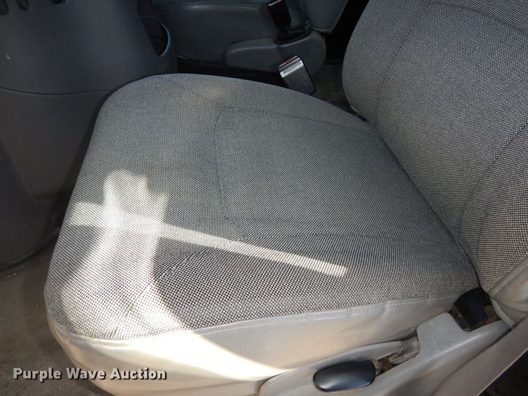 image for item DK7675 2000 Ford E150 XL  van