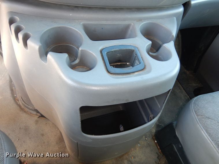 image for item DK7675 2000 Ford E150 XL  van