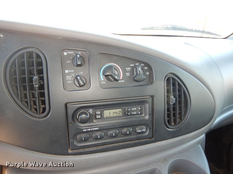 image for item DK7675 2000 Ford E150 XL  van